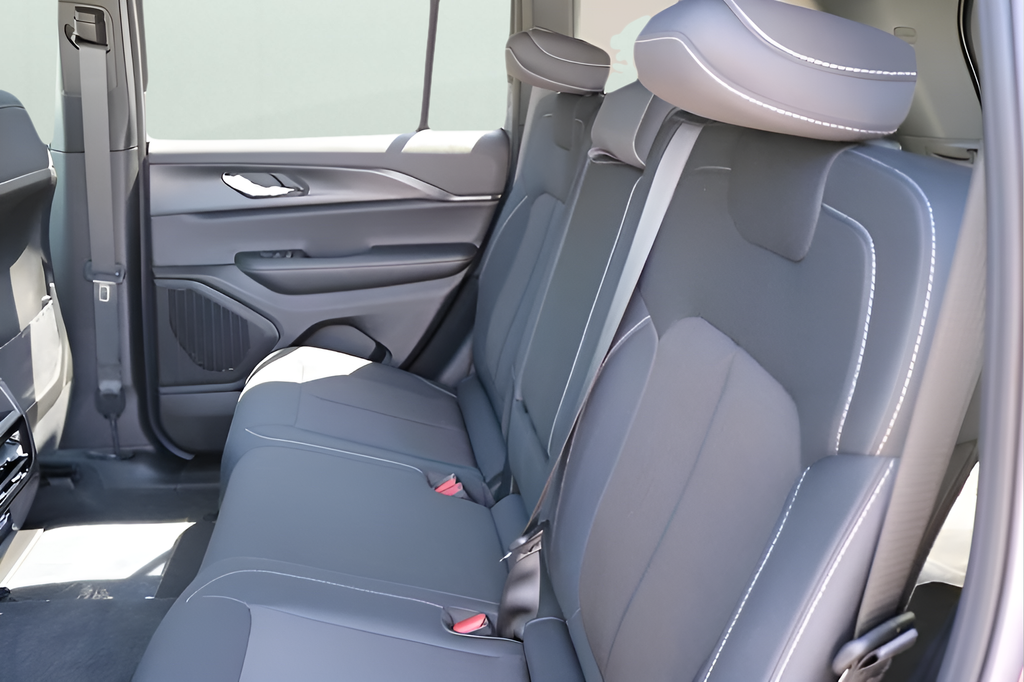 New Car 2025 Jeep Grand Cherokee  Laredo X For Sale Under $40,000 In Austin, Texas