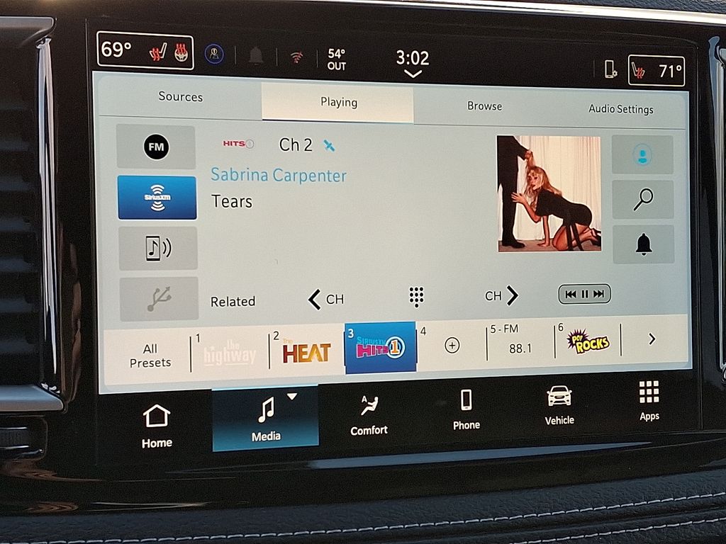 2026 Chrysler Pacifica — photo 13