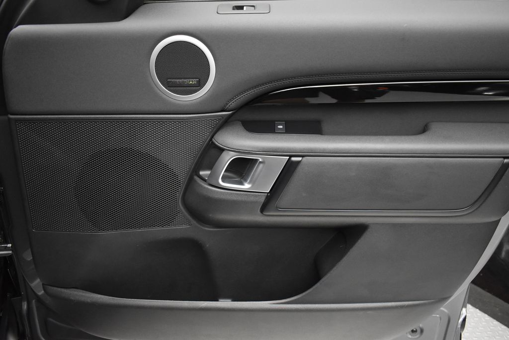 Thumbnail: 2024 Land Rover Discovery - 23