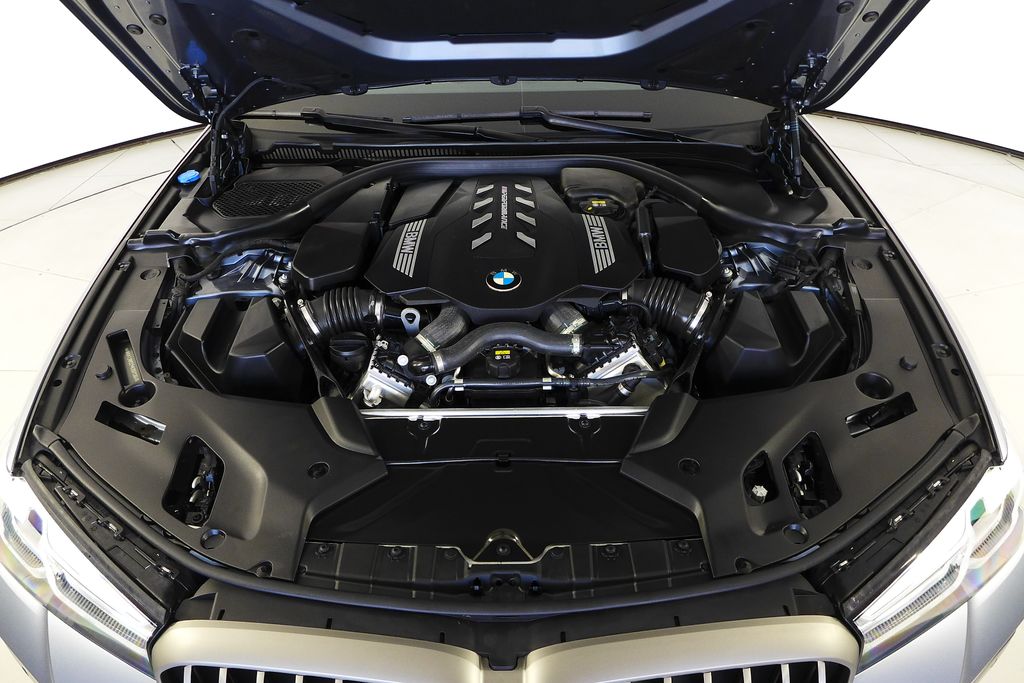 Thumbnail: 2021 BMW 5 Series - 6