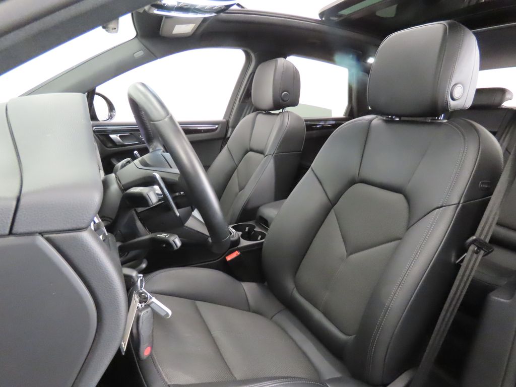 Thumbnail: 2025 Porsche Macan - 5