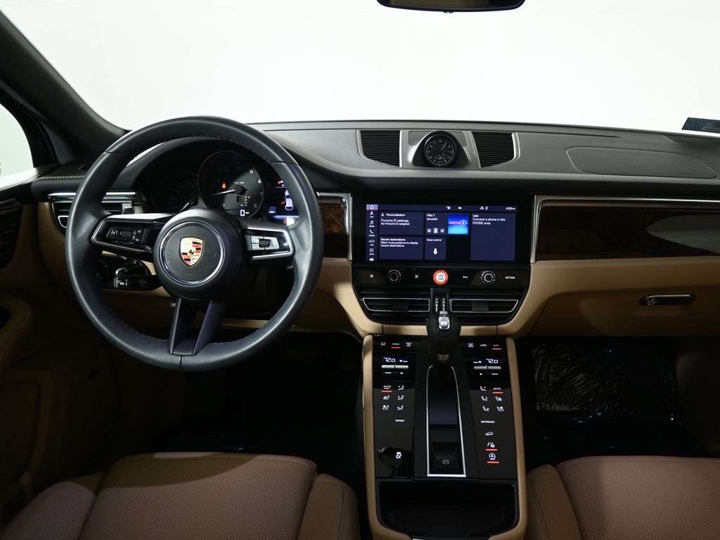 Thumbnail: 2025 Porsche Macan - 16