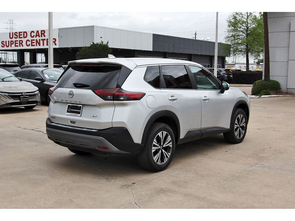 2022 Nissan Rogue SV - 3