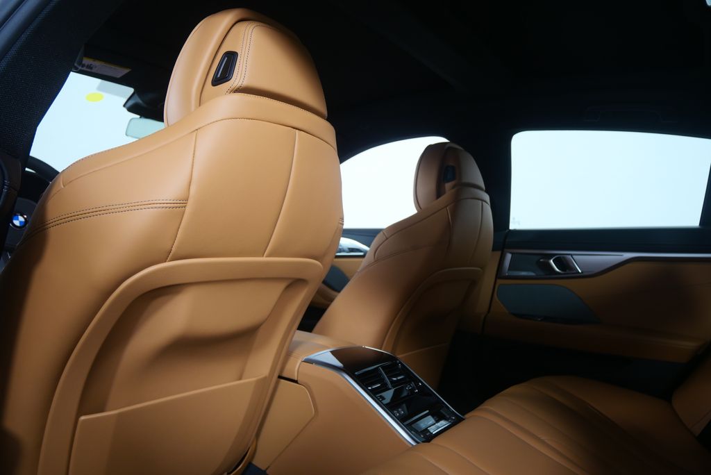 Thumbnail: 2026 BMW 8 Series - 17