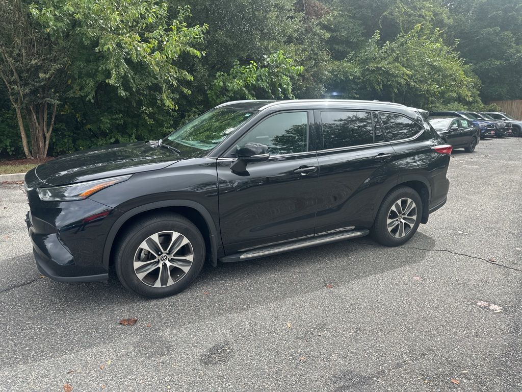 2022 Toyota Highlander XLE 3