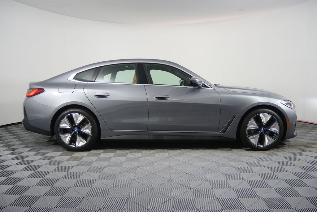 Thumbnail: 2023 BMW i4 - 2