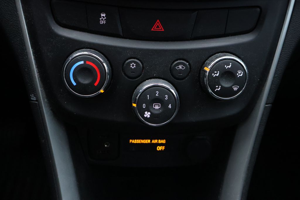 Thumbnail: 2020 Chevrolet Trax - 24