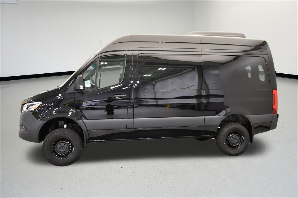 Thumbnail: 2025 Mercedes-Benz Sprinter - 4