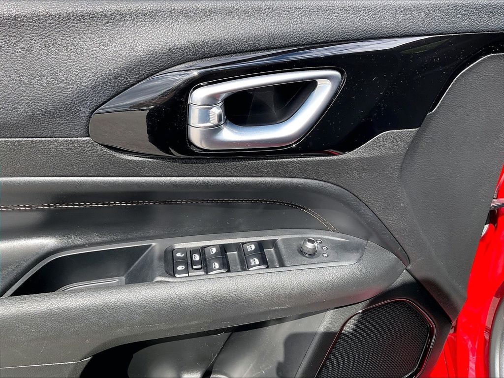 2023 Jeep Compass — photo 36