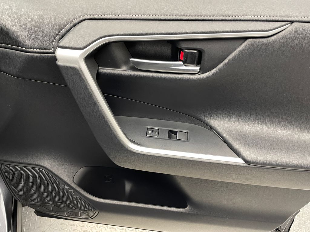 Thumbnail: 2021 Toyota RAV4 - 15