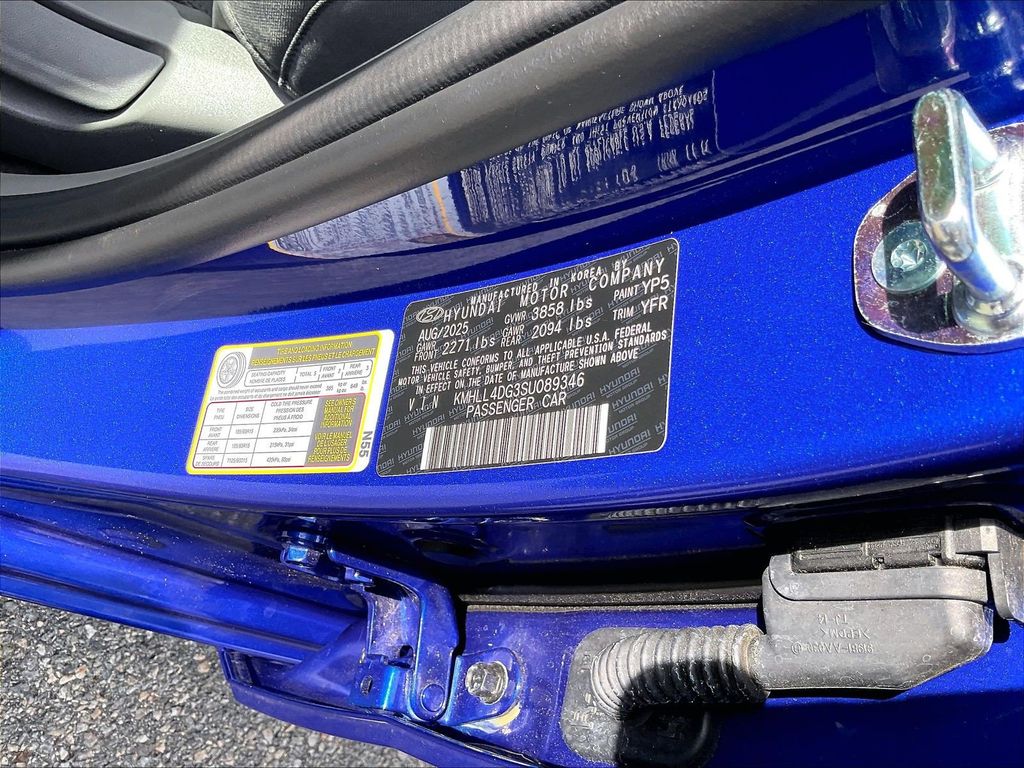 2025 Hyundai Elantra — photo 34