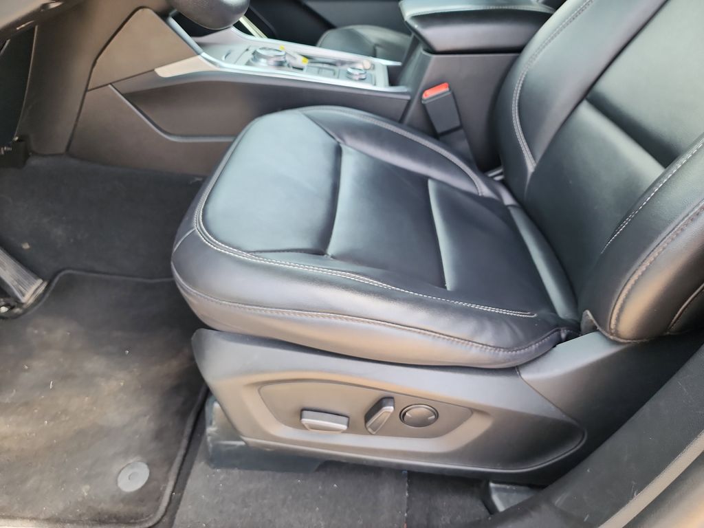 2023 Ford Explorer XLT photo