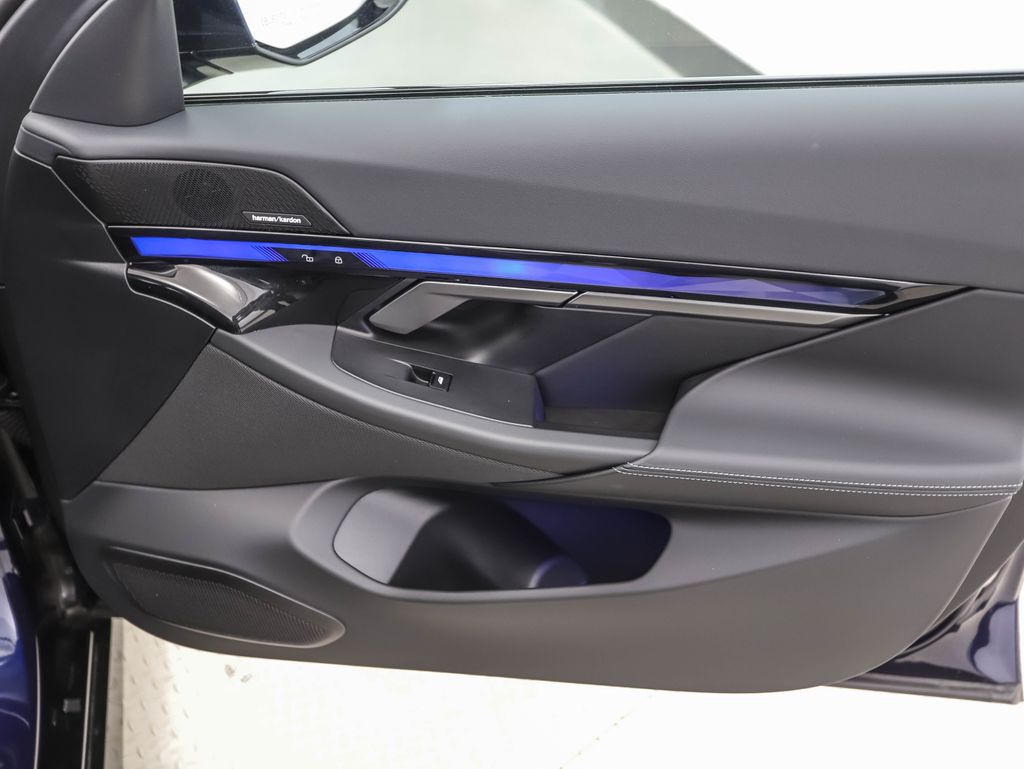 Thumbnail: 2025 BMW i5 - 28