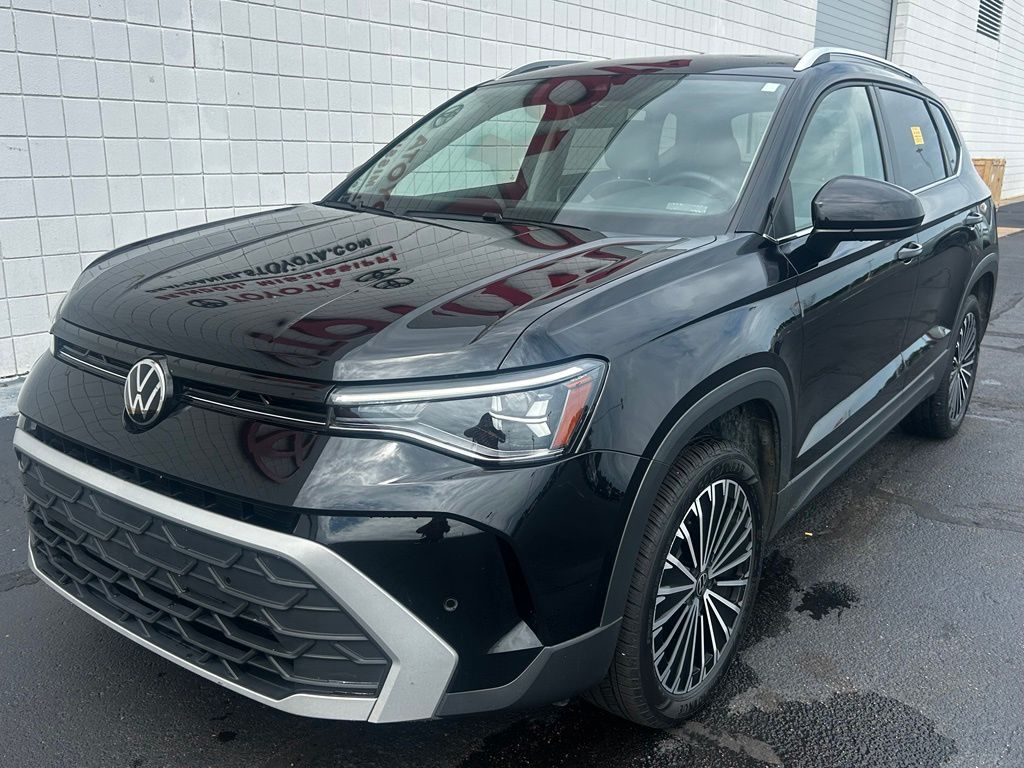 2025 Volkswagen Taos 1.5T SE's photo