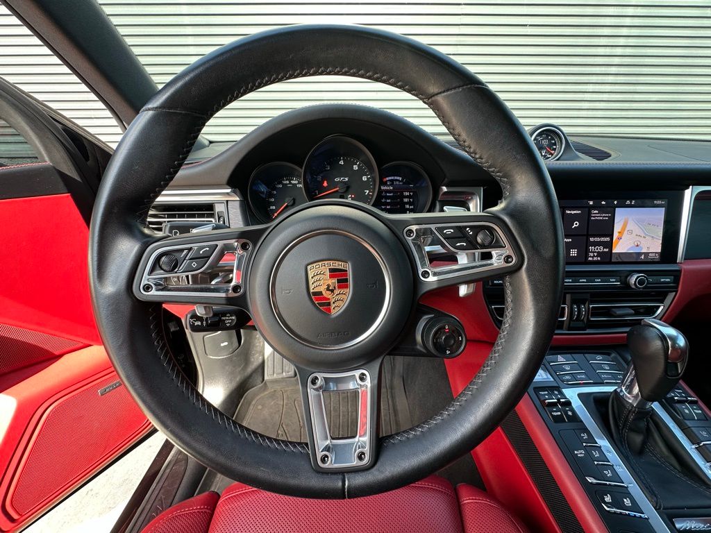 Thumbnail: 2020 Porsche Macan - 15