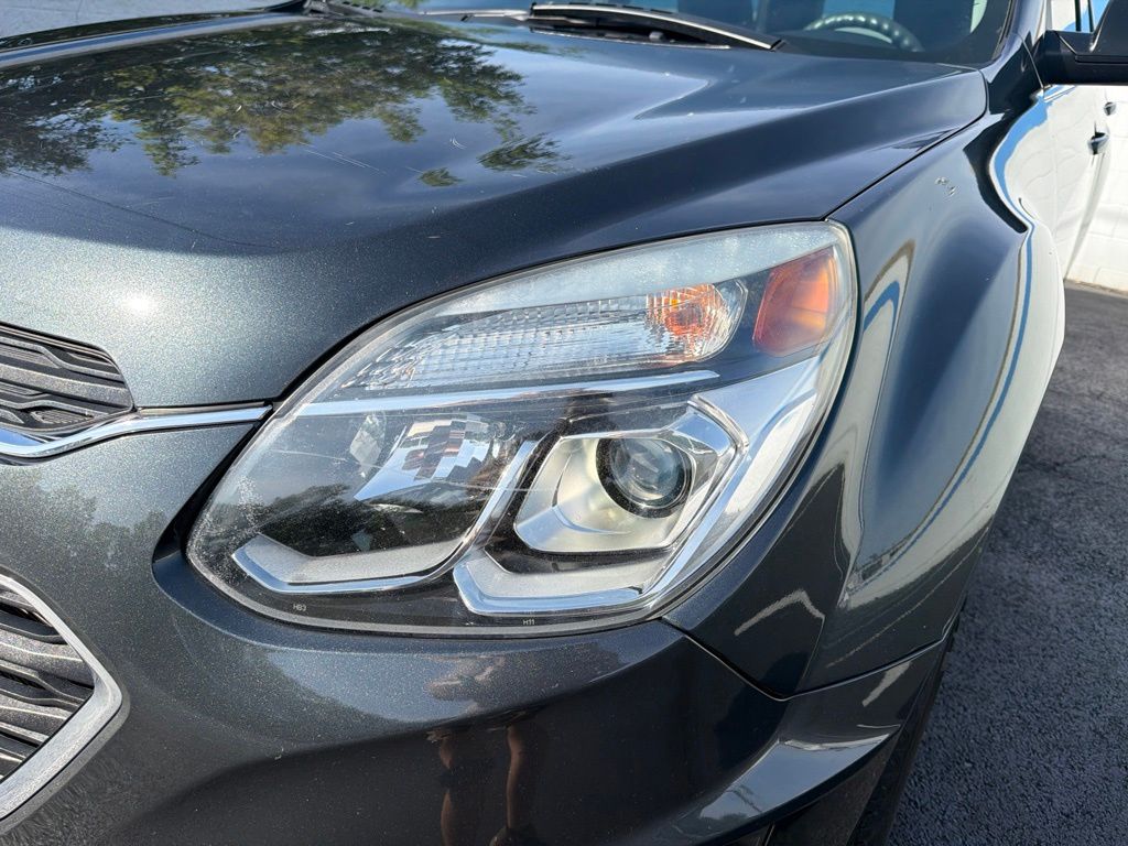 Thumbnail: 2017 Chevrolet Equinox - 9