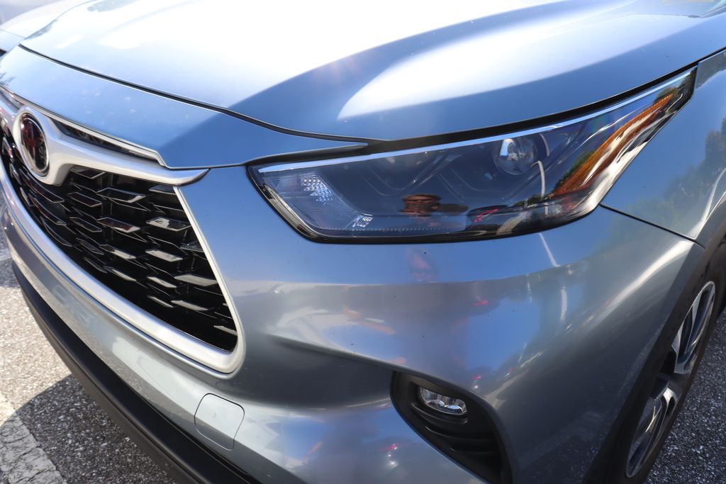 Thumbnail: 2023 Toyota Highlander - 3