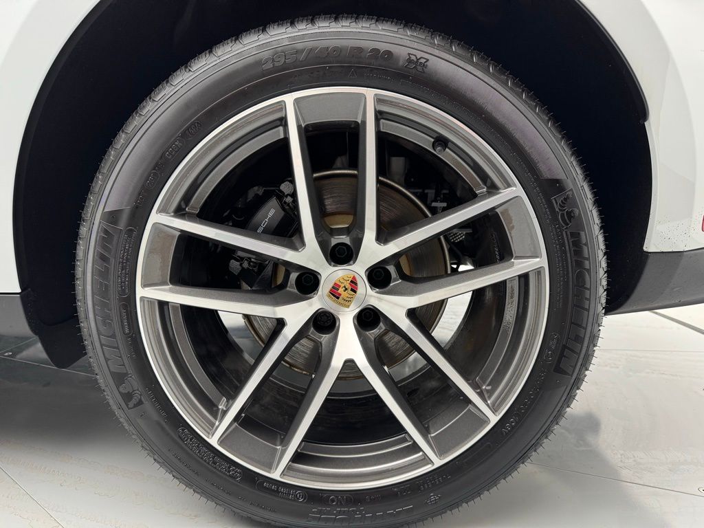 2024 Porsche Macan T 23