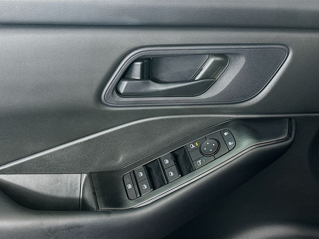 Thumbnail: 2025 Nissan Rogue - 17