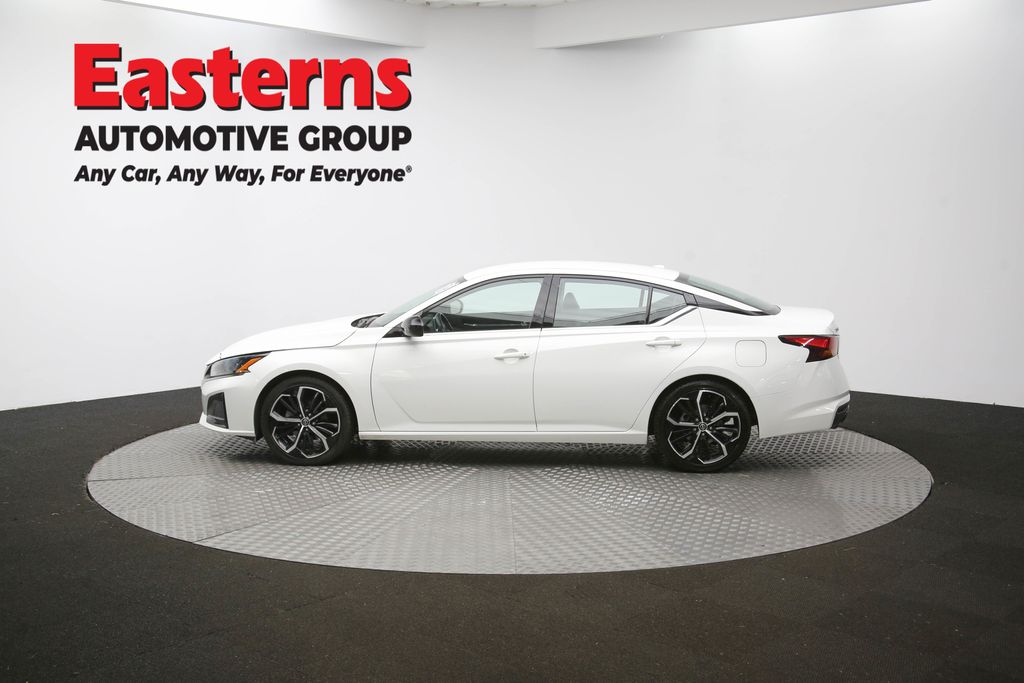Used 2023 White Nissan 2.5 SR image 60