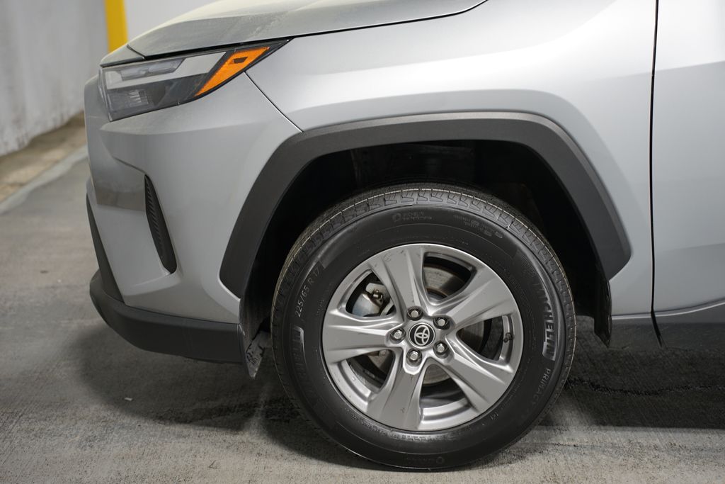 2024 Toyota RAV4 XLE 5