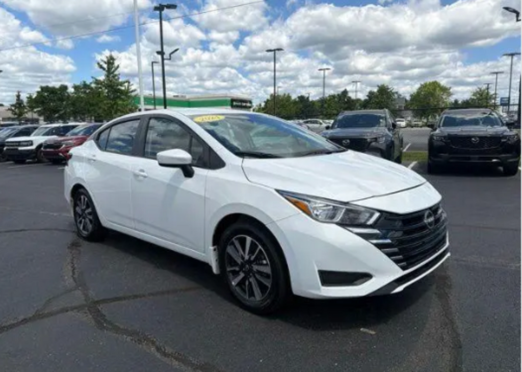 2024 Nissan Versa SR FWD
