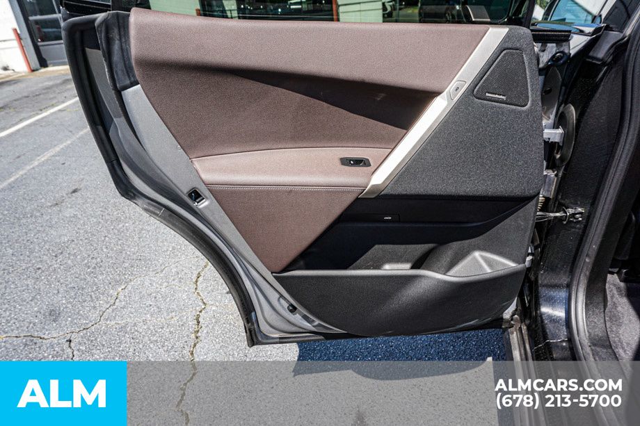 Used 2024 Gray BMW xDrive50 image 54