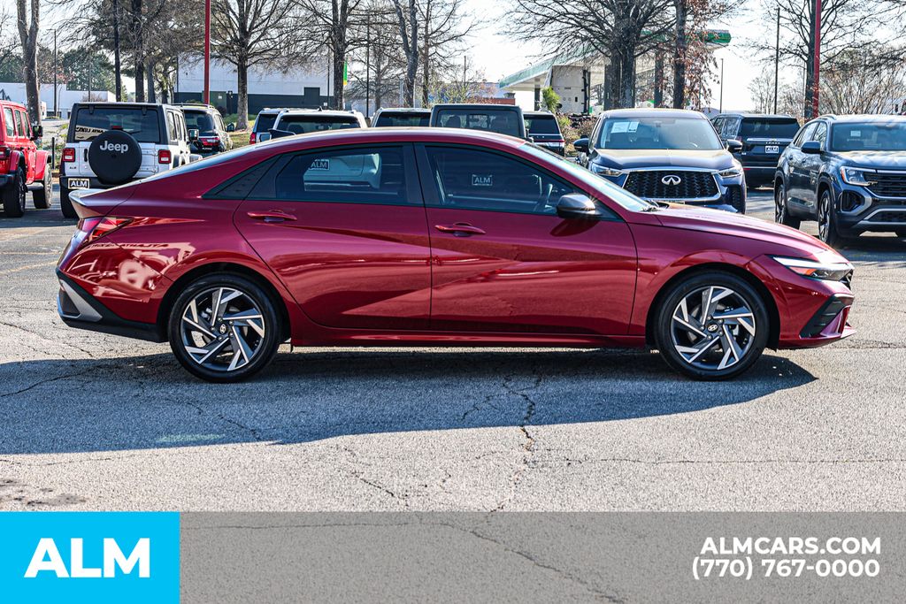 Used 2025 Red Hyundai SEL Sport image 9