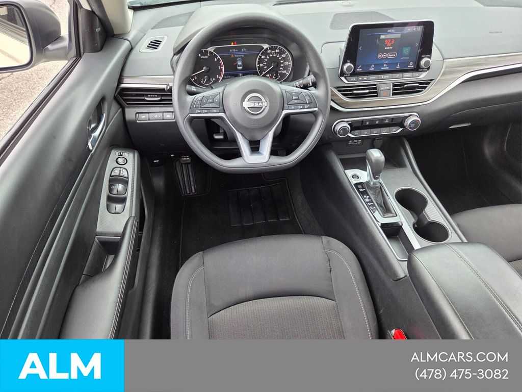 2025 Nissan Altima SV - Photo 8