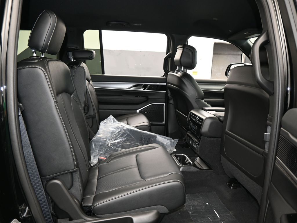 New 2026 High Gloss Black Jeep Limited image 39