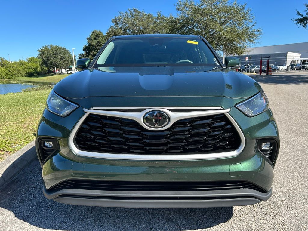 Thumbnail: 2023 Toyota Highlander - 8