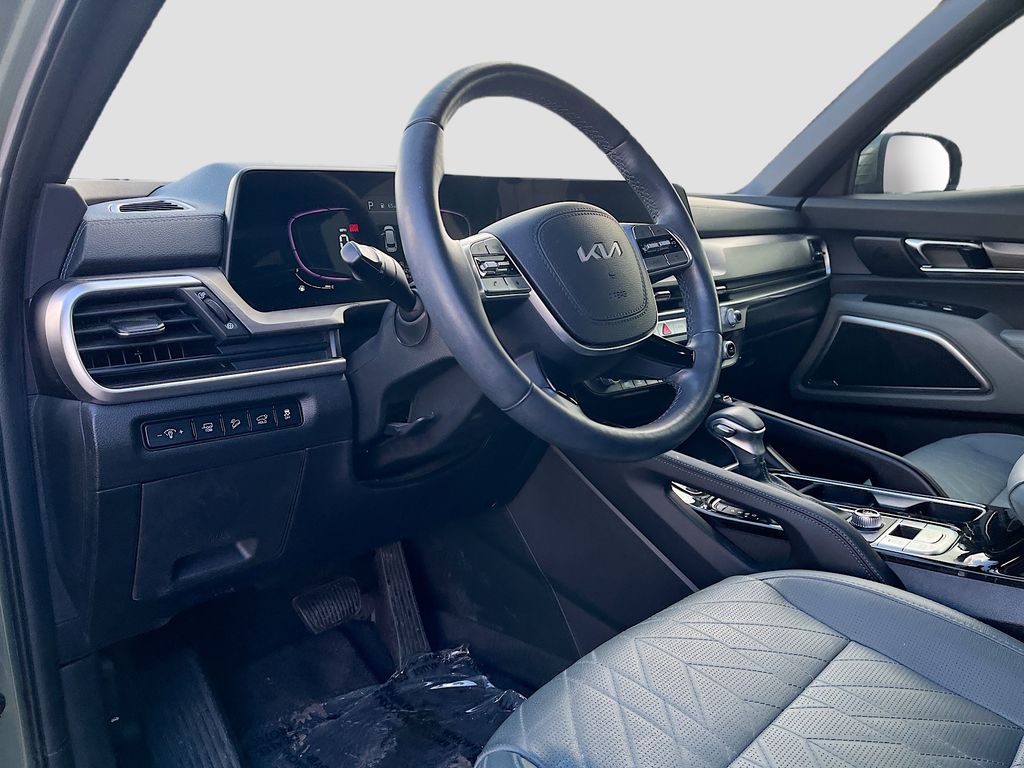 Used 2024 Green Kia EX X-Line image 9