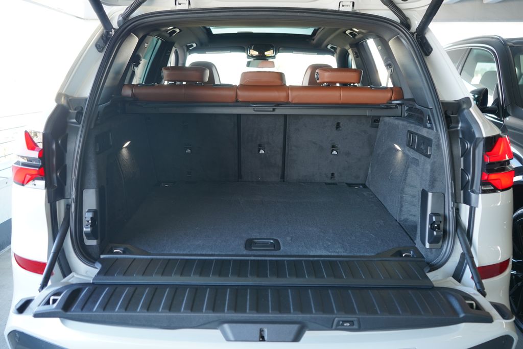 Thumbnail: 2026 BMW X5 - 21