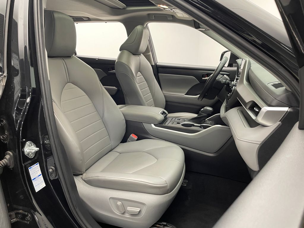 Thumbnail: 2021 Toyota Highlander - 18