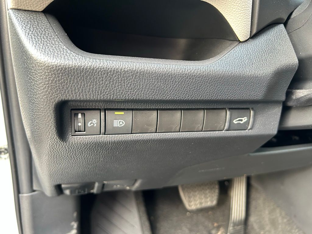 2024 Toyota RAV4 XLE 18