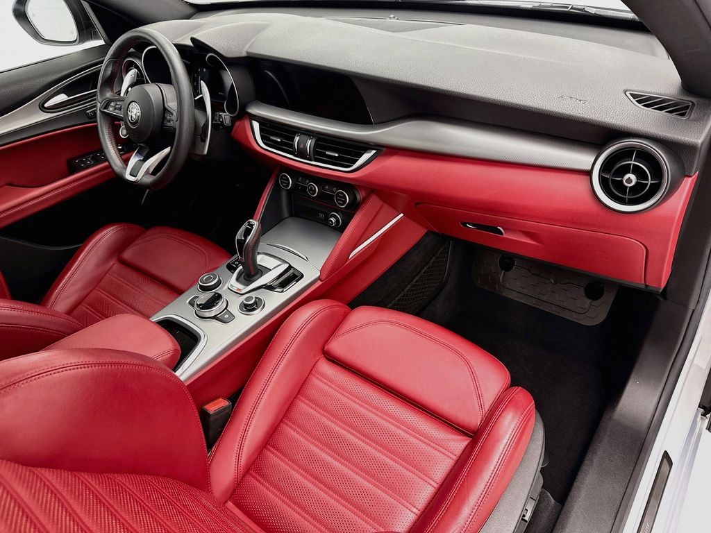 Thumbnail: 2021 Alfa Romeo Stelvio - 16