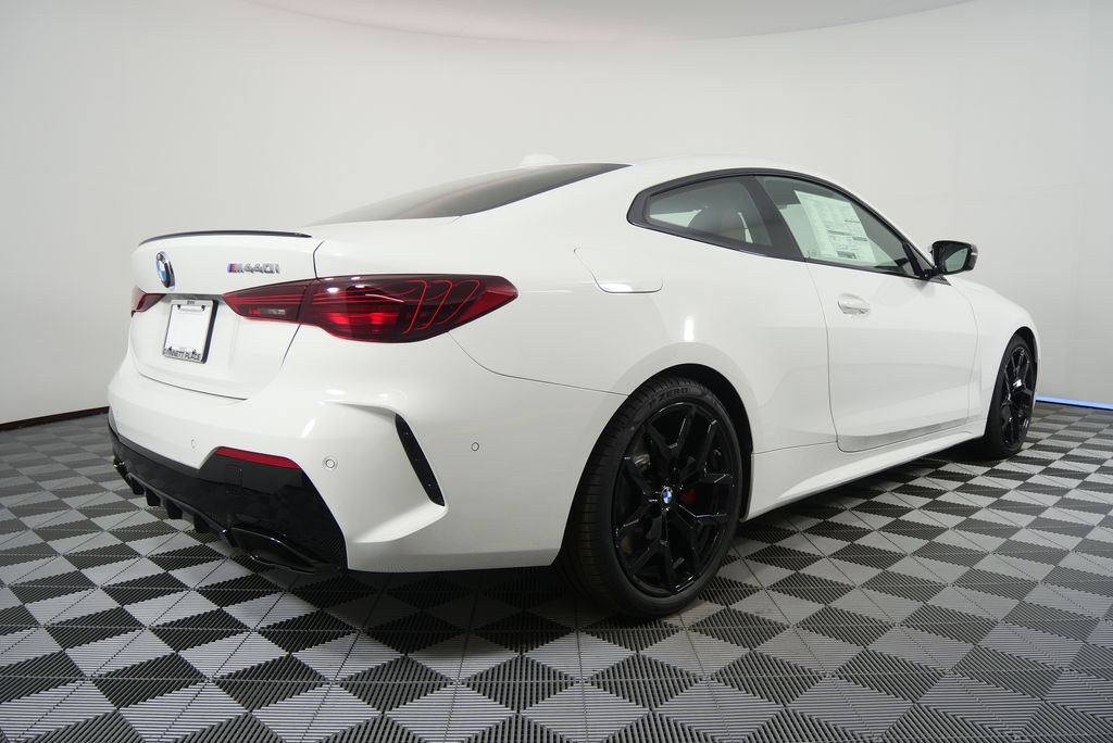 Thumbnail: 2026 BMW 4 Series - 3