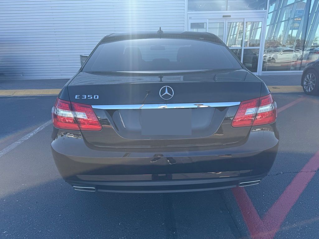 Thumbnail: 2010 Mercedes-Benz E-Class - 6