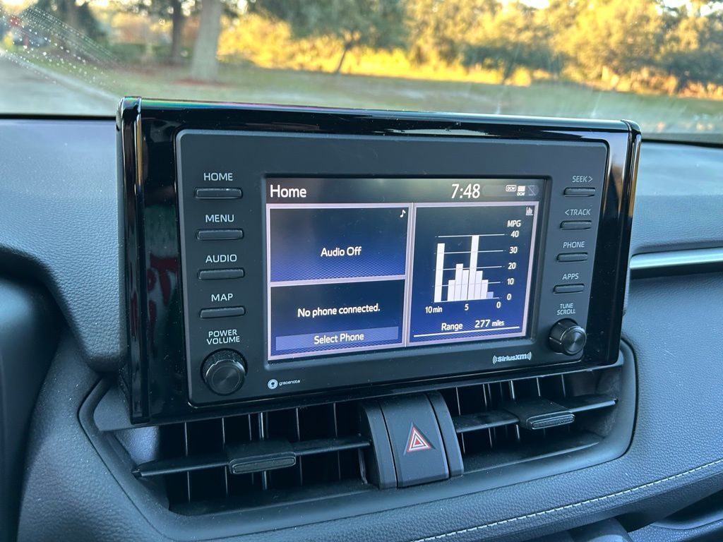 Thumbnail: 2022 Toyota RAV4 - 23