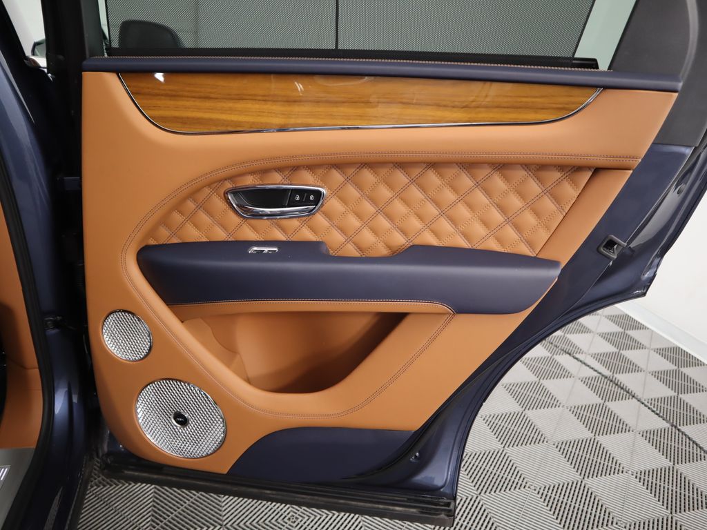 2021 Bentley Bentayga  28