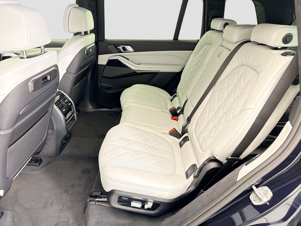 Thumbnail: 2027 BMW X7 - 20
