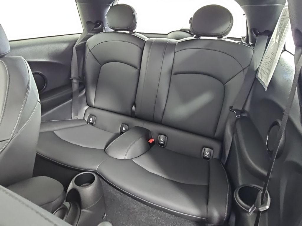 Thumbnail: 2023 MINI Cooper - 22