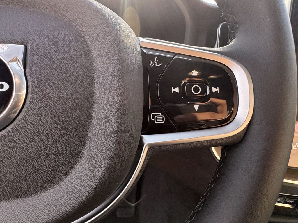 New 2026 Crystal White Volvo B5 AWD Plus image 17