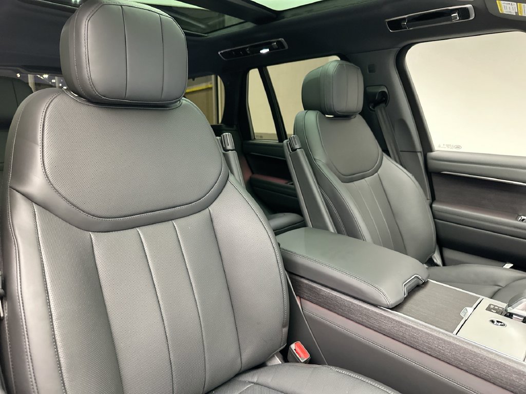 Thumbnail: 2025 Land Rover Range Rover - 4