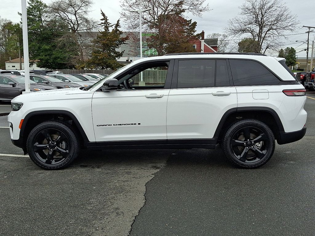 Thumbnail: 2023 Jeep Grand Cherokee - 8