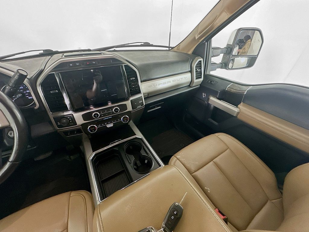 Used 2022 White Ford Lariat image 11