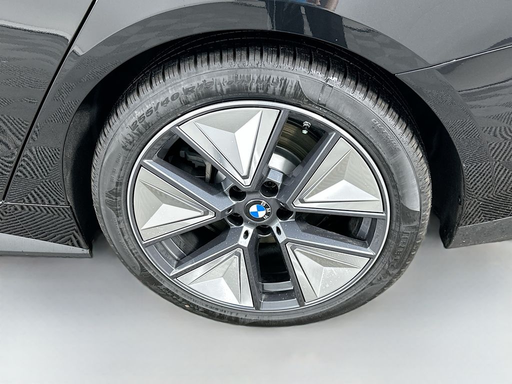 Thumbnail: 2026 BMW i4 - 23