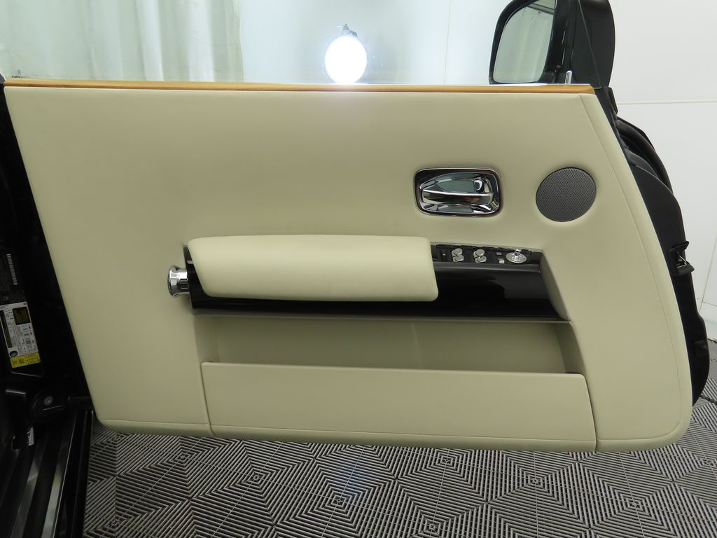 Thumbnail: 2012 Rolls-Royce Phantom - 32