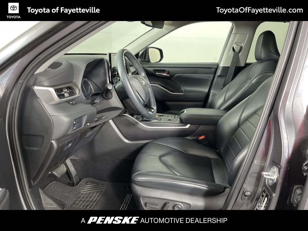 Thumbnail: 2021 Toyota Highlander - 23