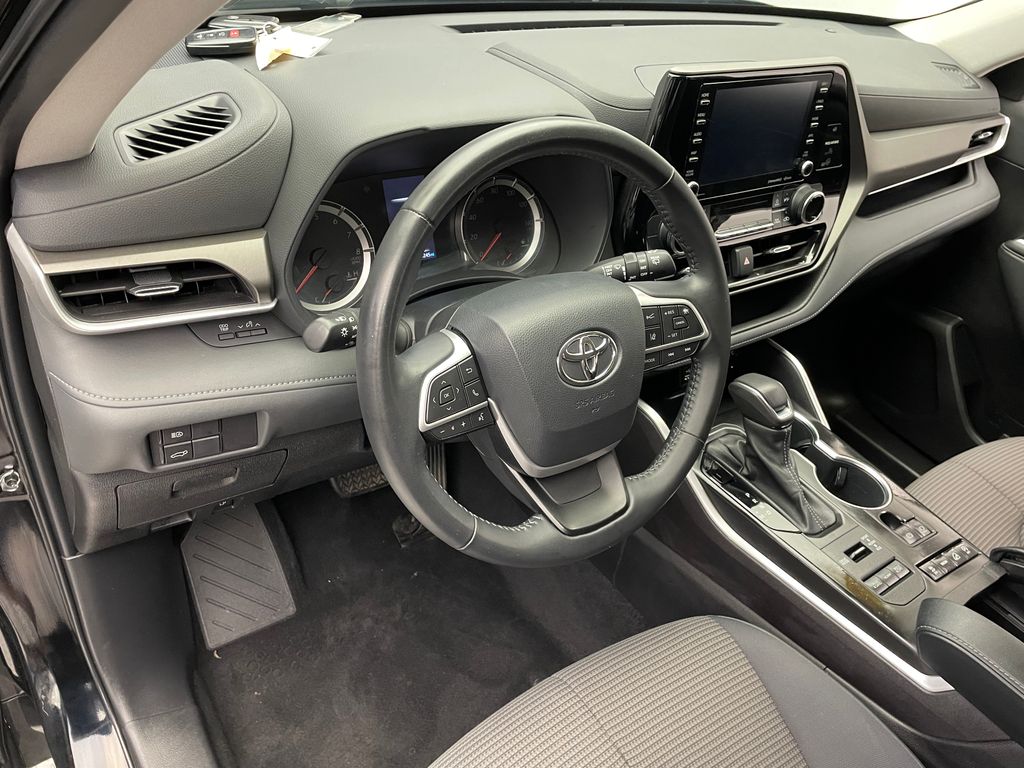 2022 Toyota Highlander LE 11